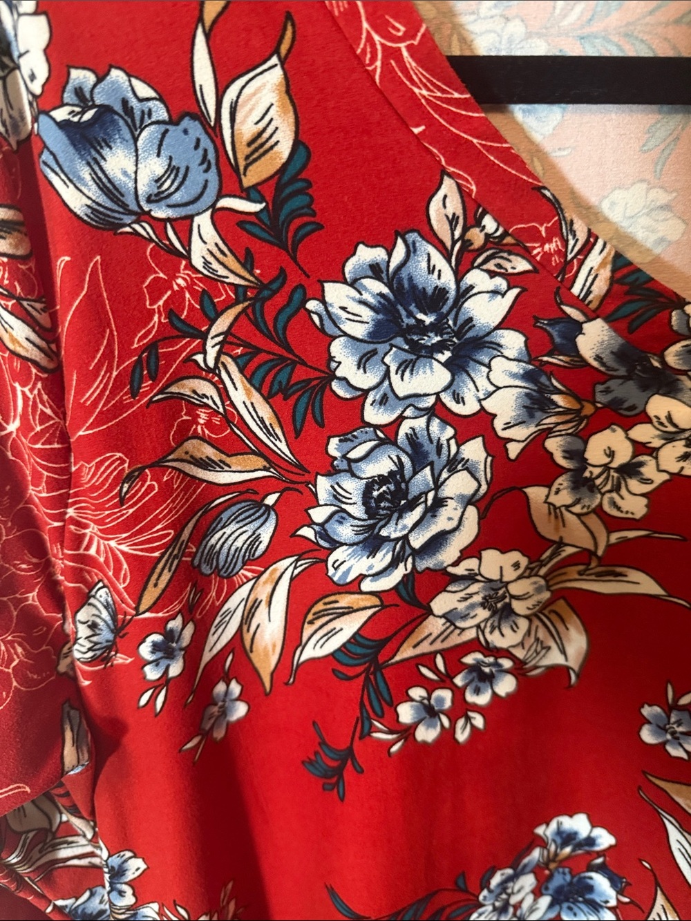 Red Floral V-Neck Tunic Top - Casual Flowing Fit - Picture 4 of 6